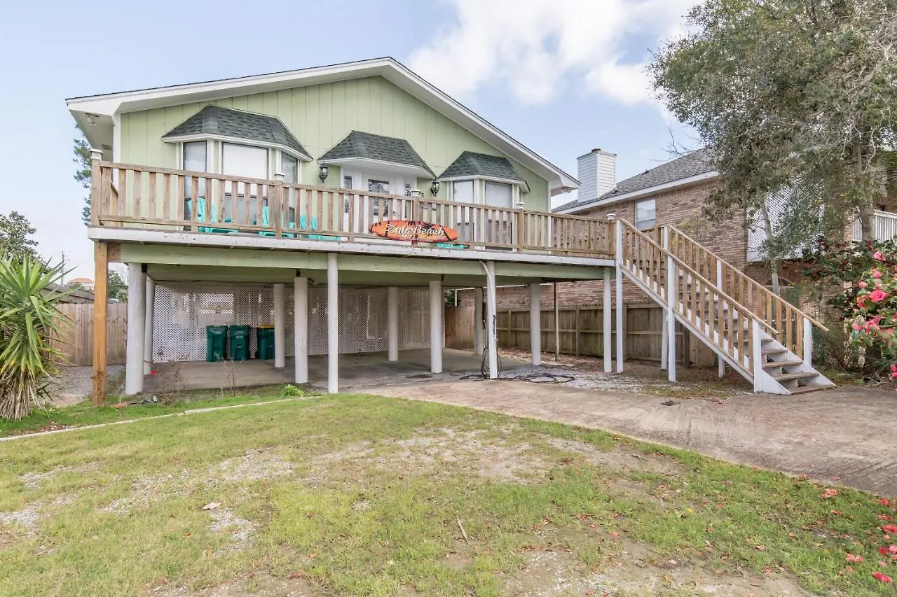 Holiday home Zula Retreat: Pet-friendly Oasis With Pool, Steps From Shore *