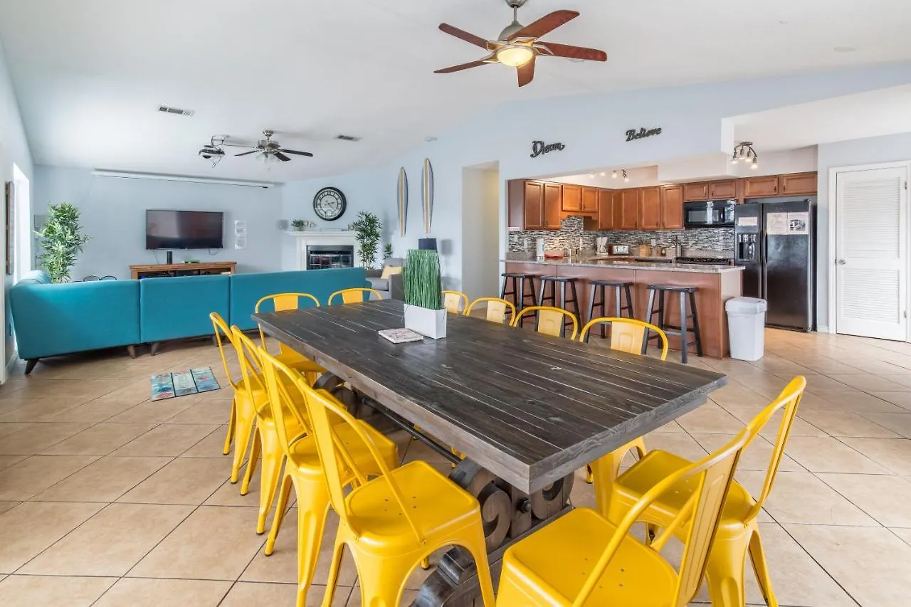 Zula Retreat: Pet-friendly Oasis With Pool, Steps From Shore Holiday home Destin
