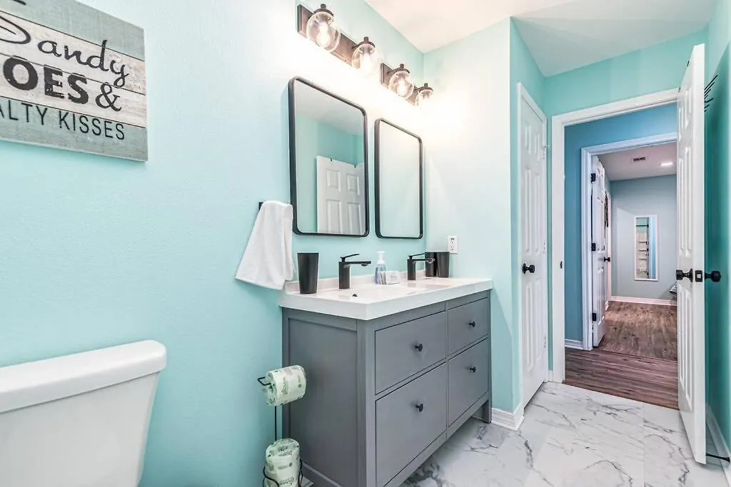 Ferienhaus Zula Breeze House, Sleeps 18, Private Heated Pool Spa, 3min Walk To The Beach, Pets Welcome, Fenced Yard Destin