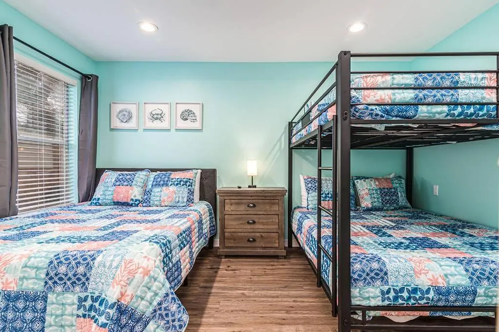 Zula Breeze House, Sleeps 18, Private Heated Pool Spa, 3min Walk To The Beach, Pets Welcome, Fenced Yard