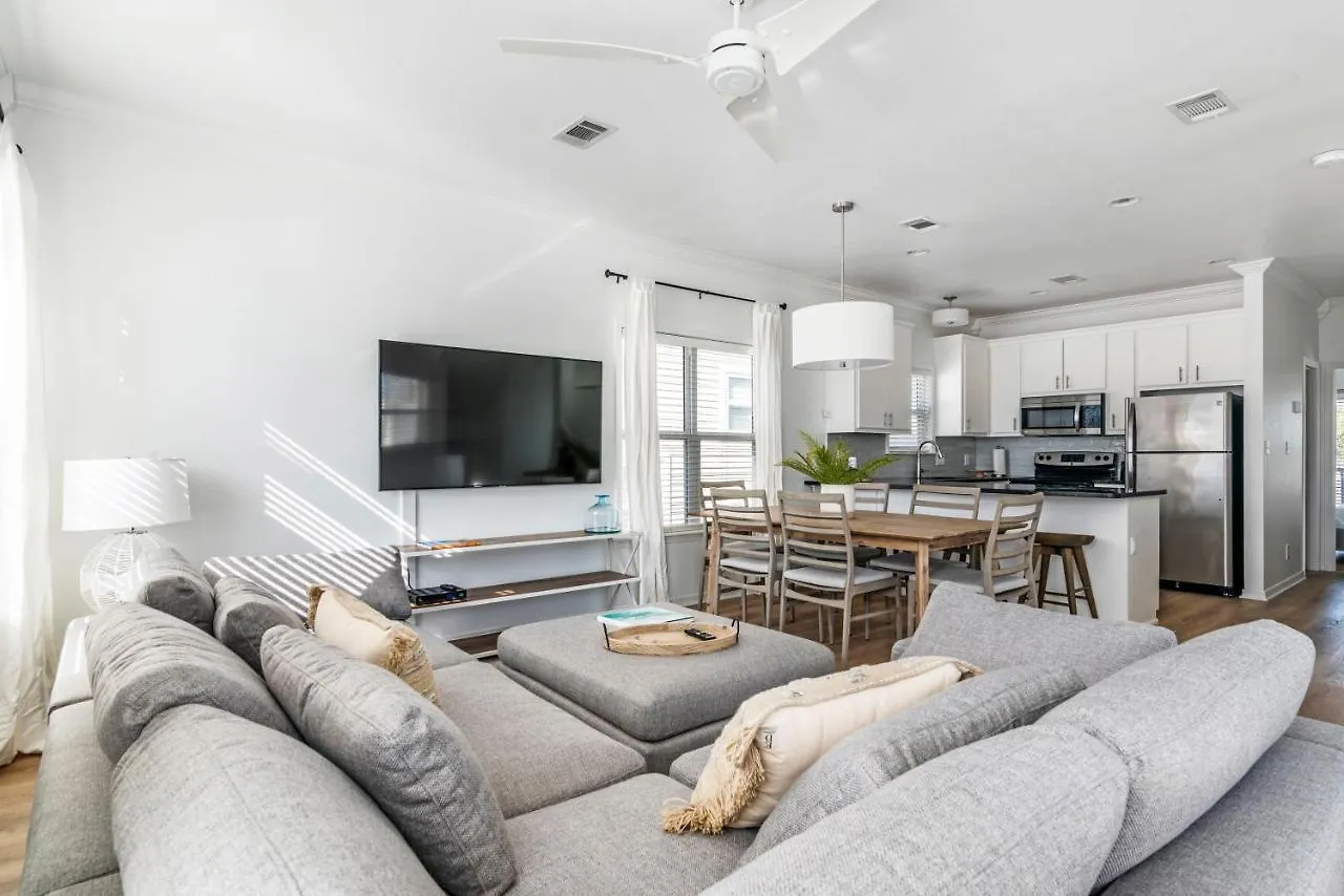 3-story Retreat Home, Walk To Beach, Gulf Views, Free Wifi! * Destin