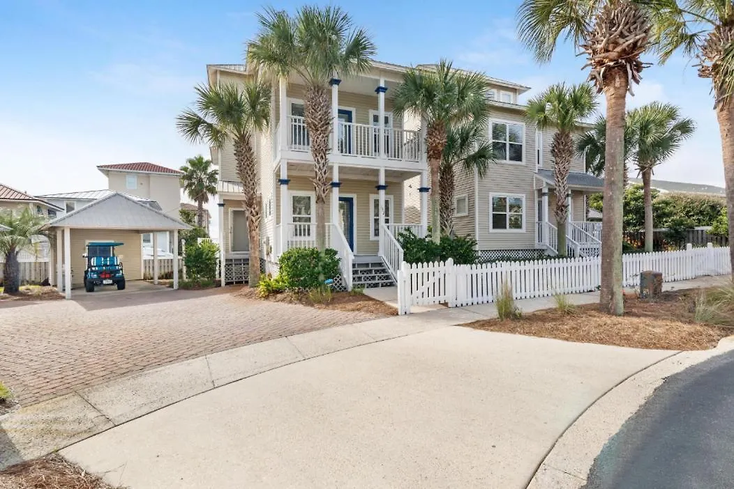 3-story Retreat Home, Walk To Beach, Gulf Views, Free Wifi!