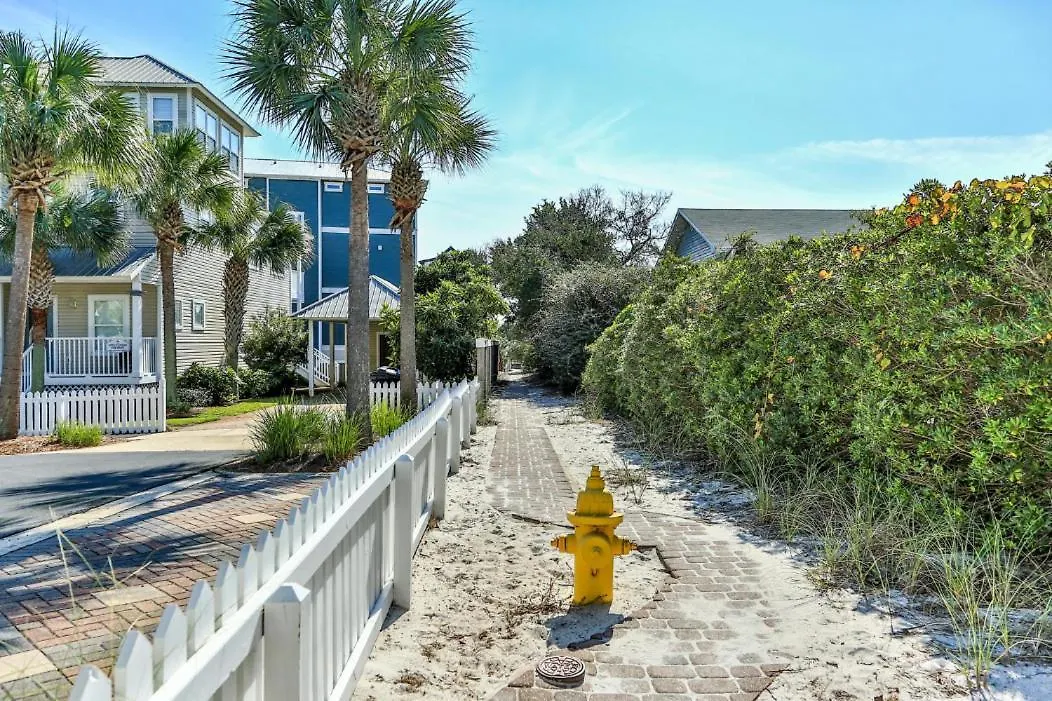 3-story Retreat Home, Walk To Beach, Gulf Views, Free Wifi! Holiday home *