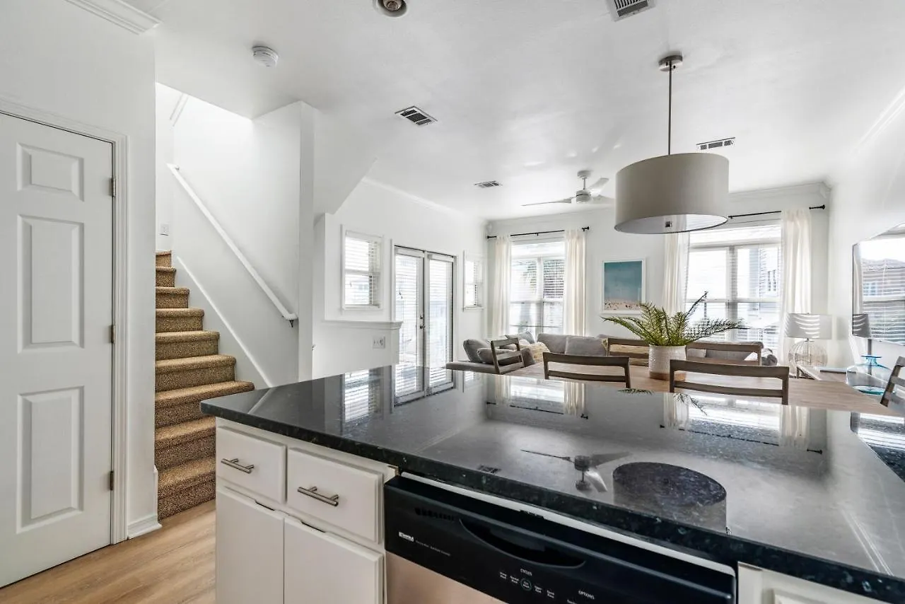 3-story Retreat Home, Walk To Beach, Gulf Views, Free Wifi! *
