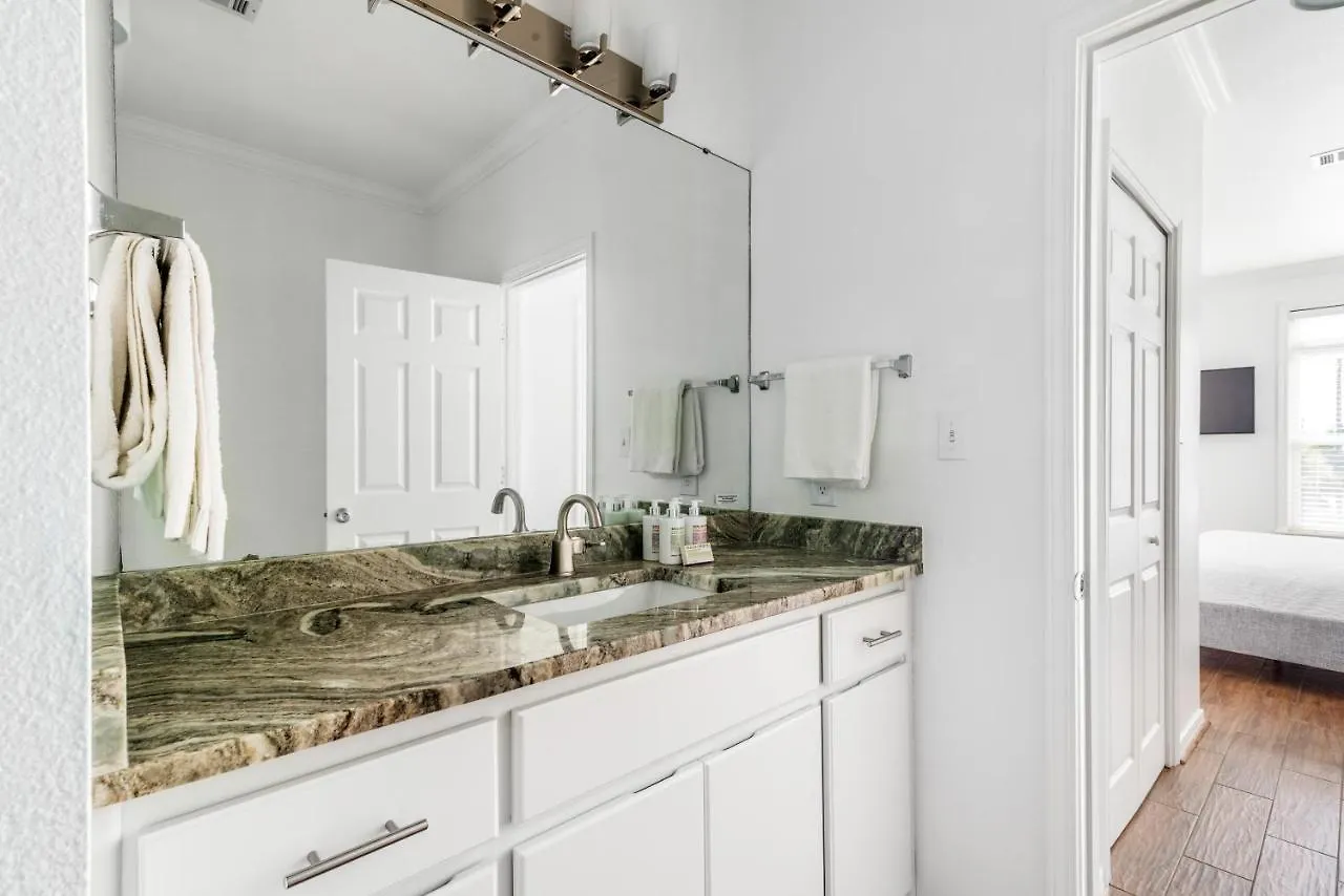 Holiday home 3-story Retreat Home, Walk To Beach, Gulf Views, Free Wifi! *