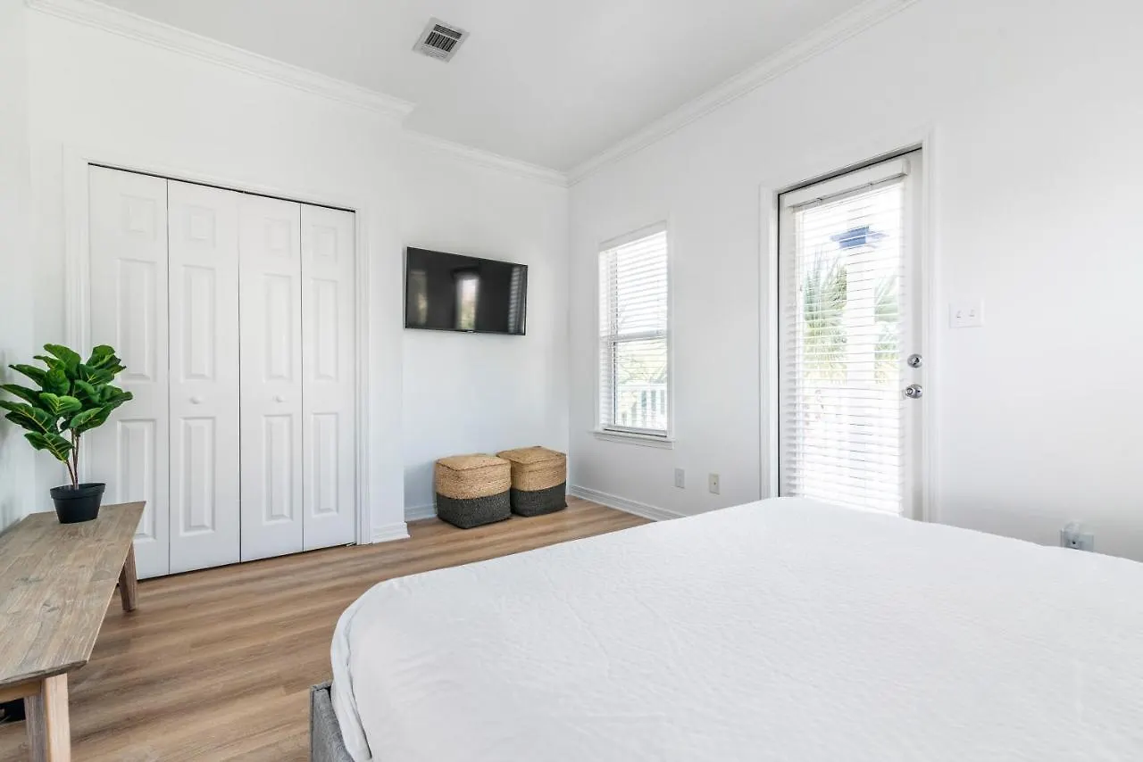 Holiday home 3-story Retreat Home, Walk To Beach, Gulf Views, Free Wifi! *