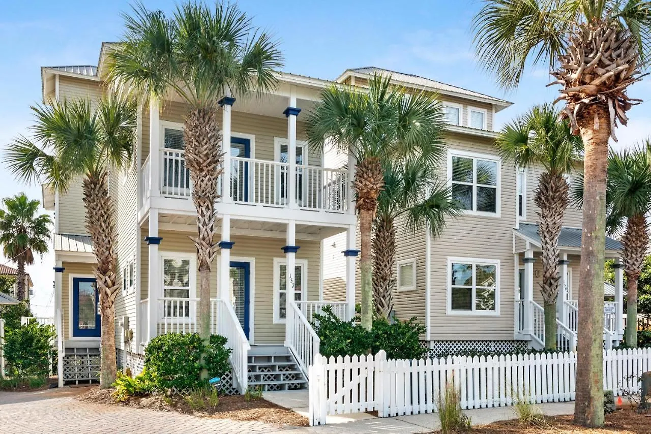 3-story Retreat Home, Walk To Beach, Gulf Views, Free Wifi! * Destin