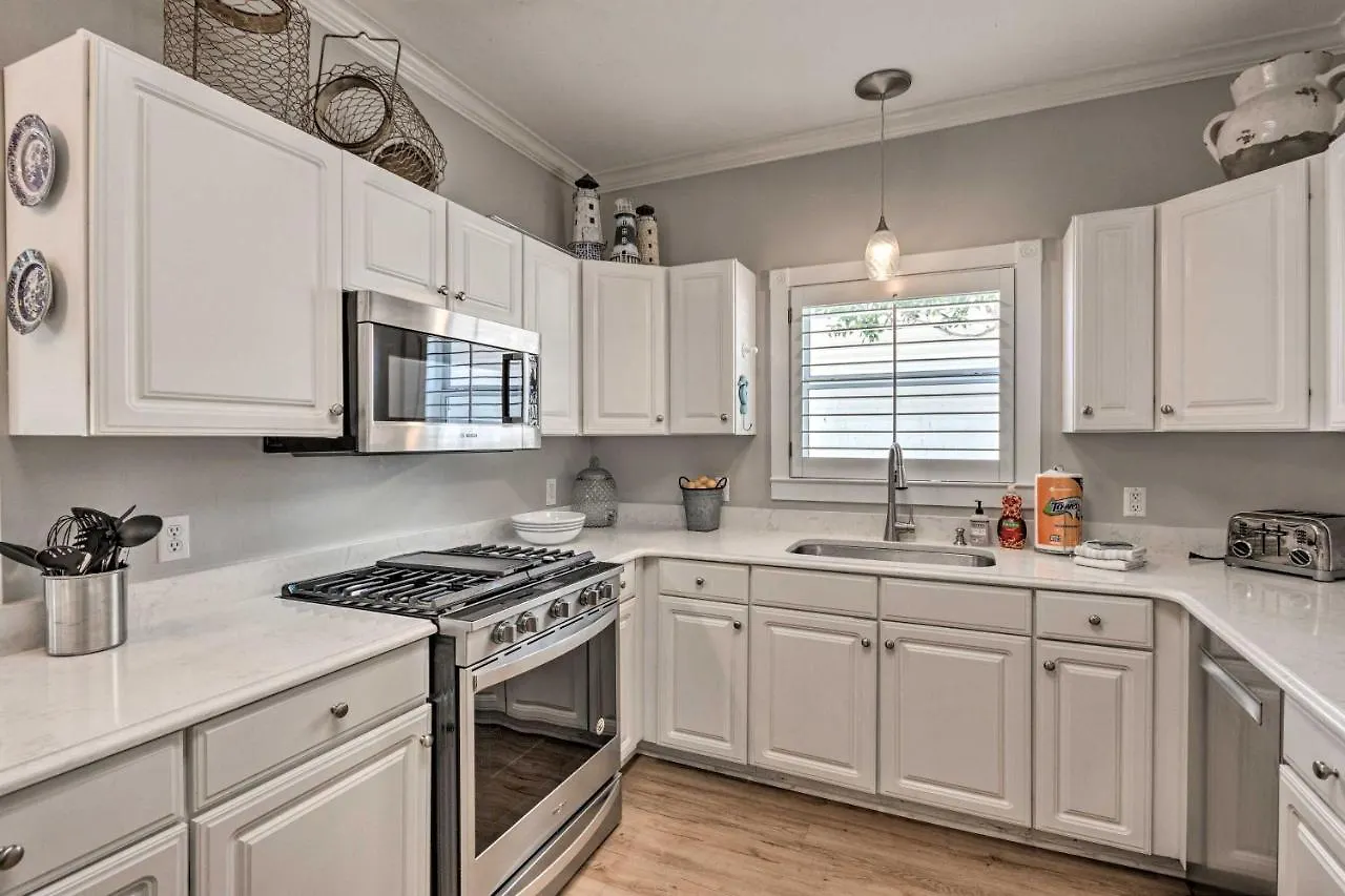Holiday home Grand Getaway - Walk A Block To The Beach! *