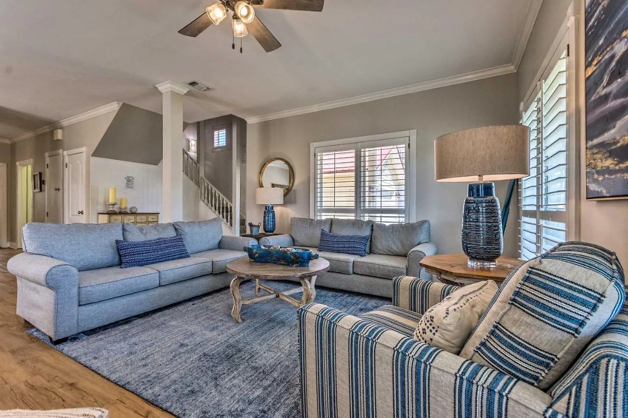 Grand Getaway - Walk A Block To The Beach! Holiday home