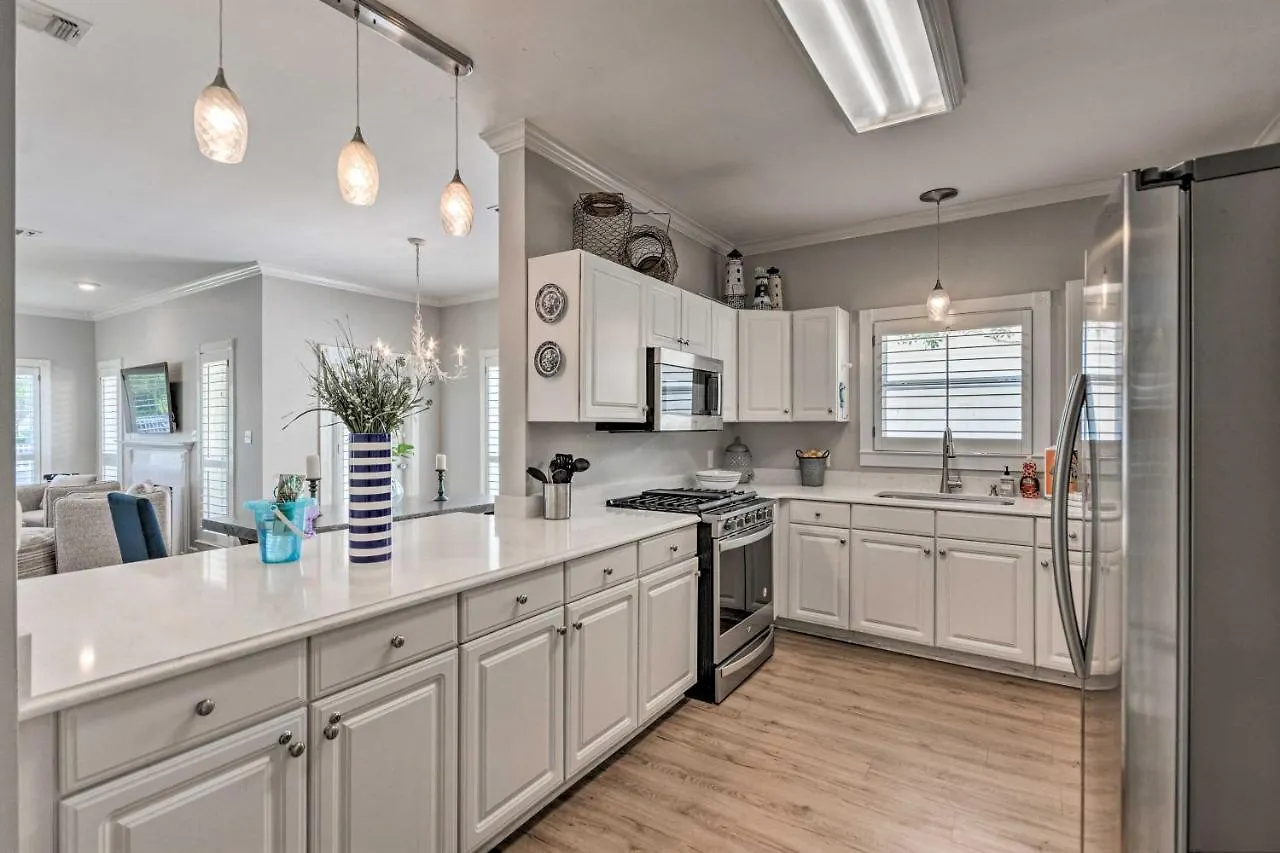 Grand Getaway - Walk A Block To The Beach! * Destin
