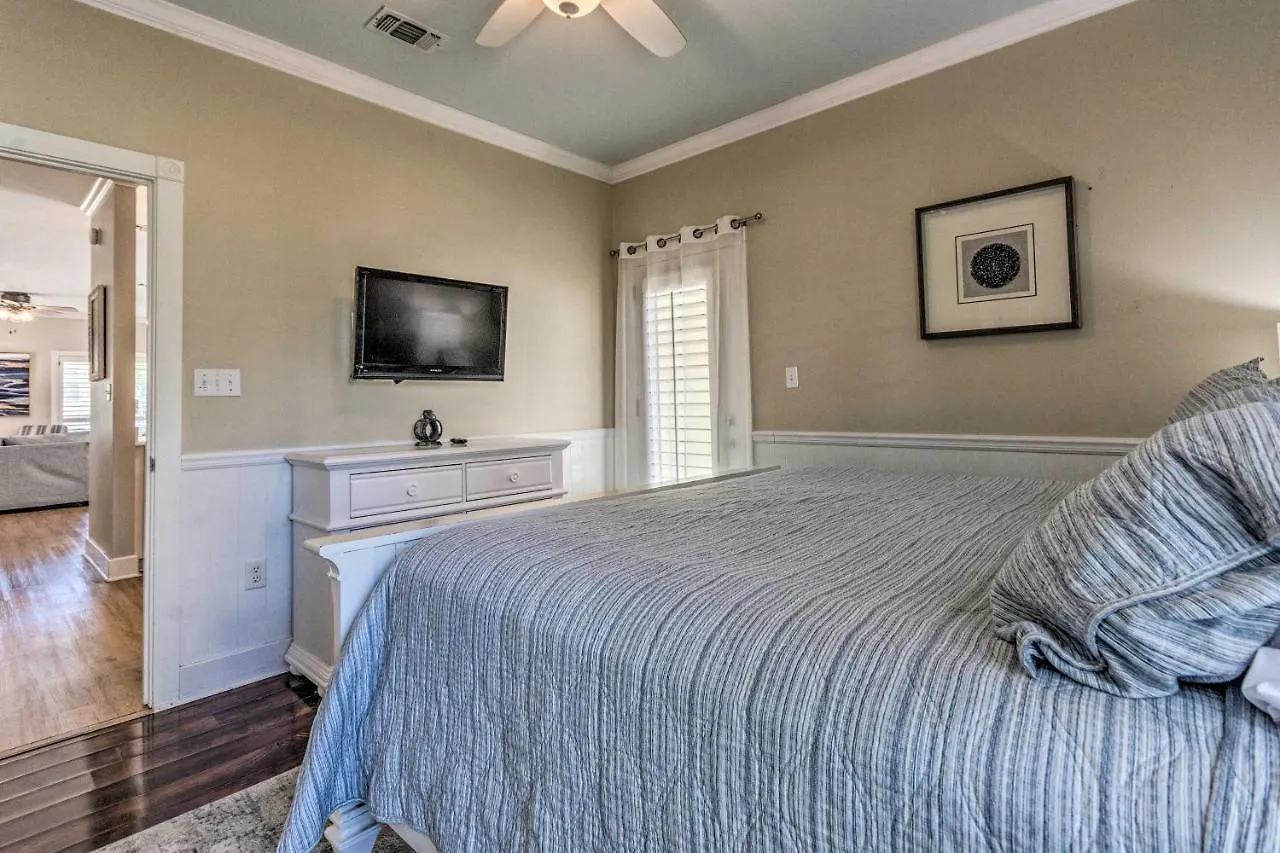 Holiday home Grand Getaway - Walk A Block To The Beach! *