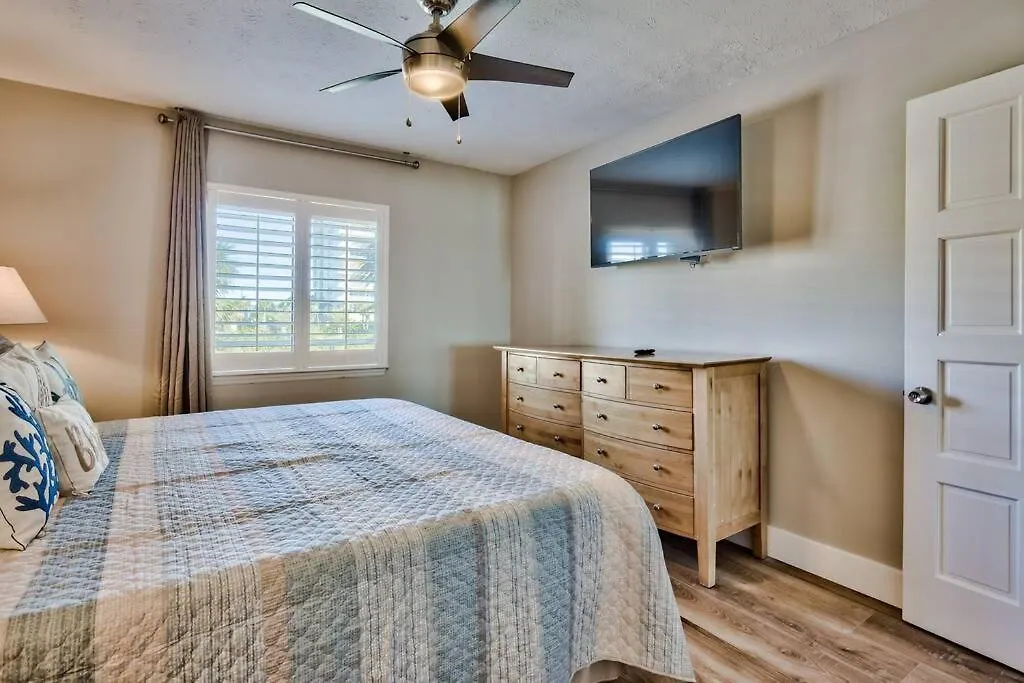 Seafarer, Gulf Front Condo, Right On The Apartment *