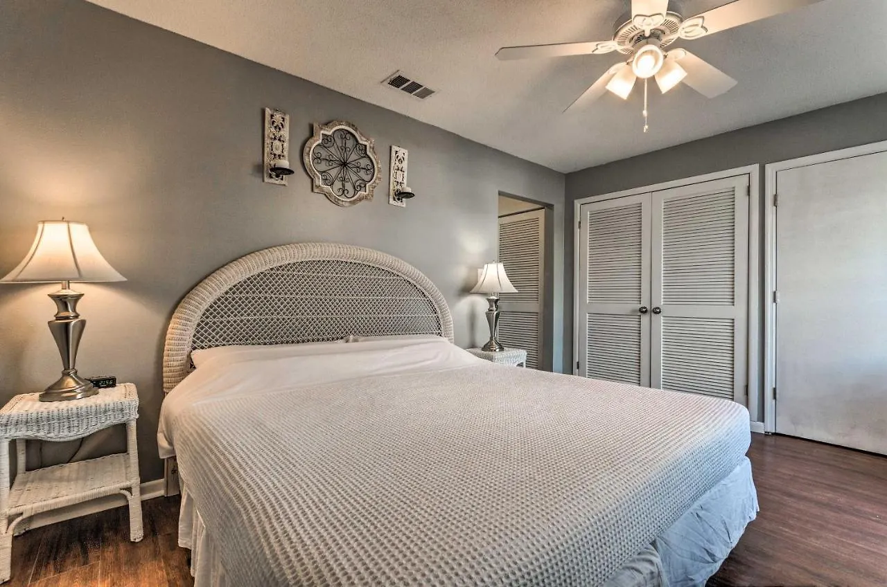 Sandpiper Cove Escape On Canal - Walk To Beach! *