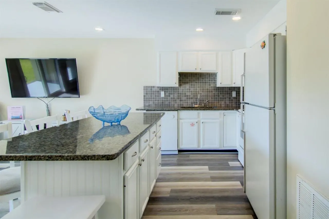 9 D, One Bedroom Apartment *