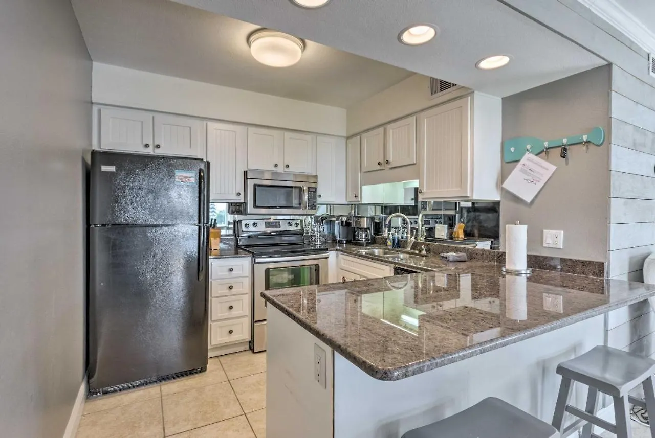 Vibrant Family 100 Feet To Private Beach! Apartment Destin