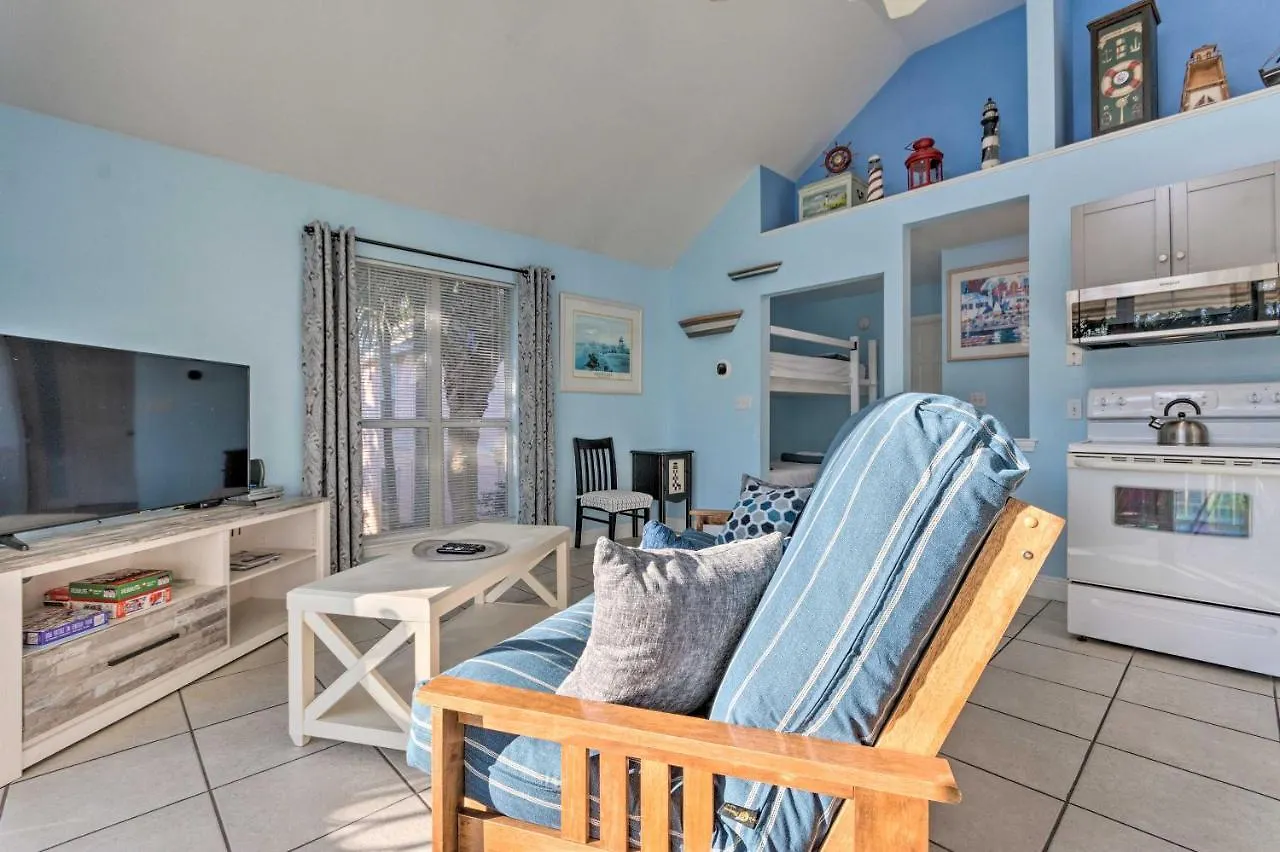 Charming Walk To Beach And Dining! *