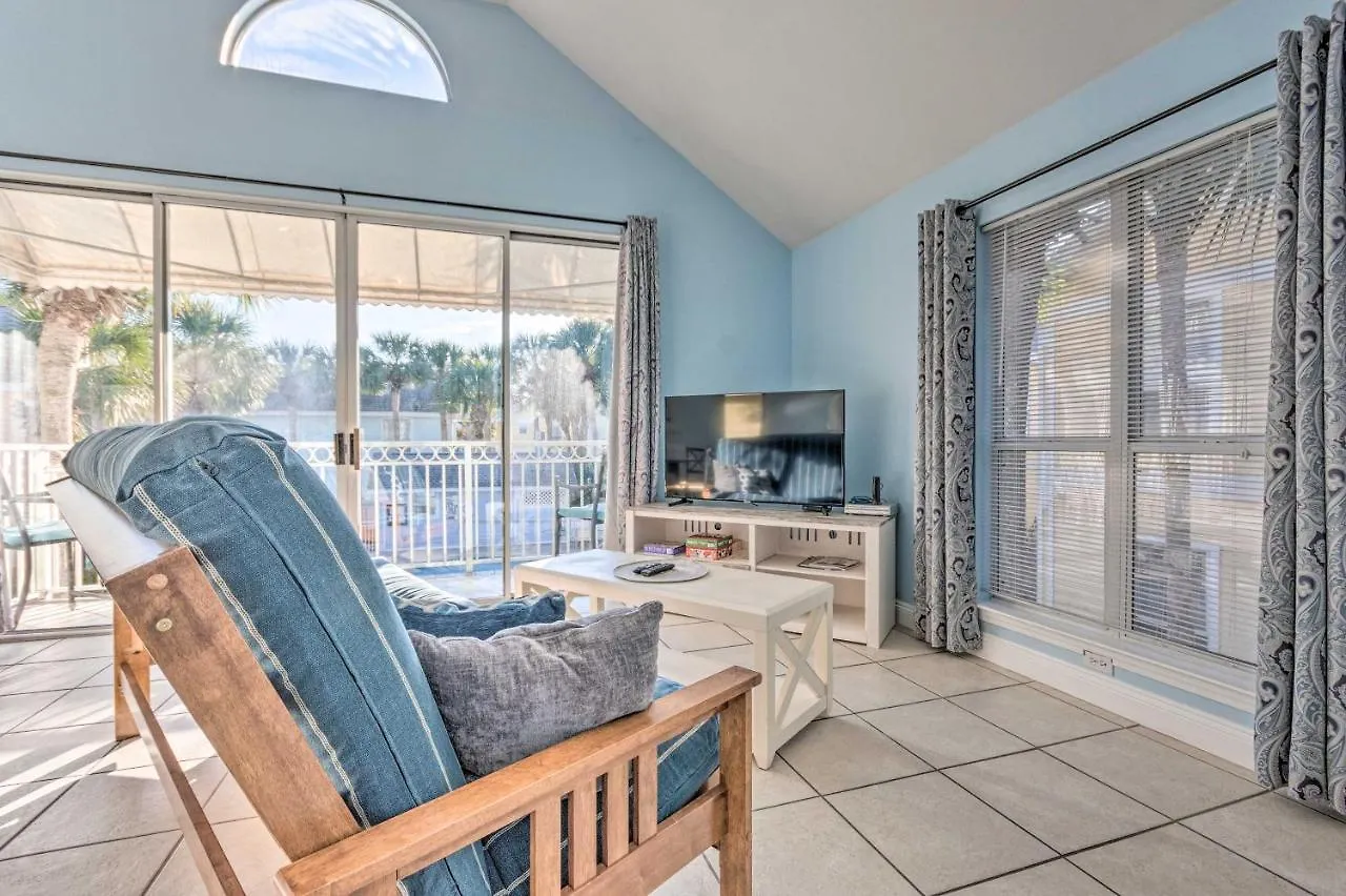 Charming Walk To Beach And Dining! *