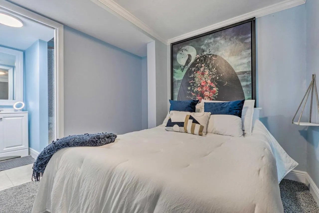 Vibrant Family 100 Feet To Private Beach! Apartment