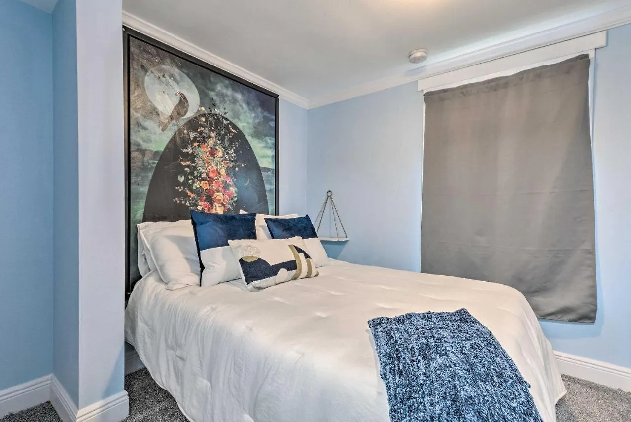 Vibrant Family 100 Feet To Private Beach!