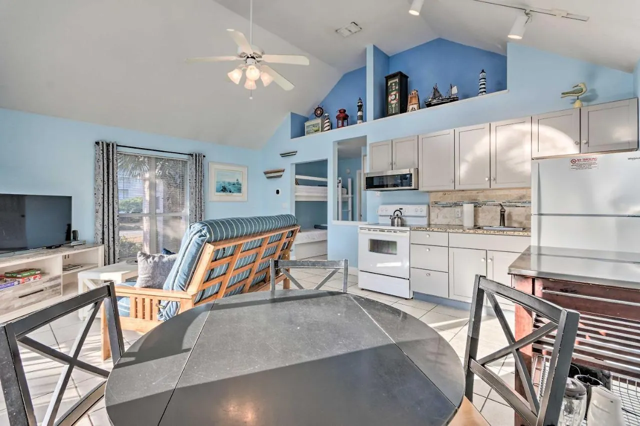 Holiday home Charming Walk To Beach And Dining! *