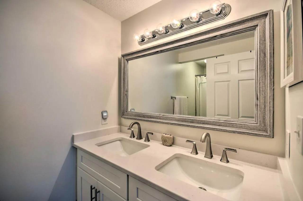 Renovated Luxury With Sweeping Ocean Views! *