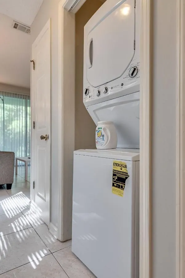 Holiday home Cozy 1br With Pool And Gym Centrally Located *