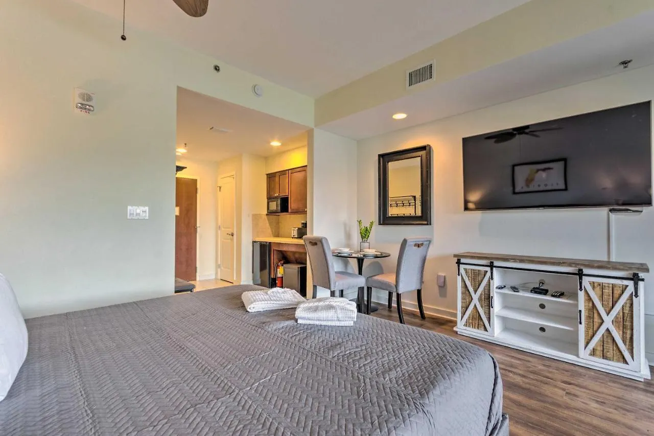 Coastal Patio And Free Amenities! Destin