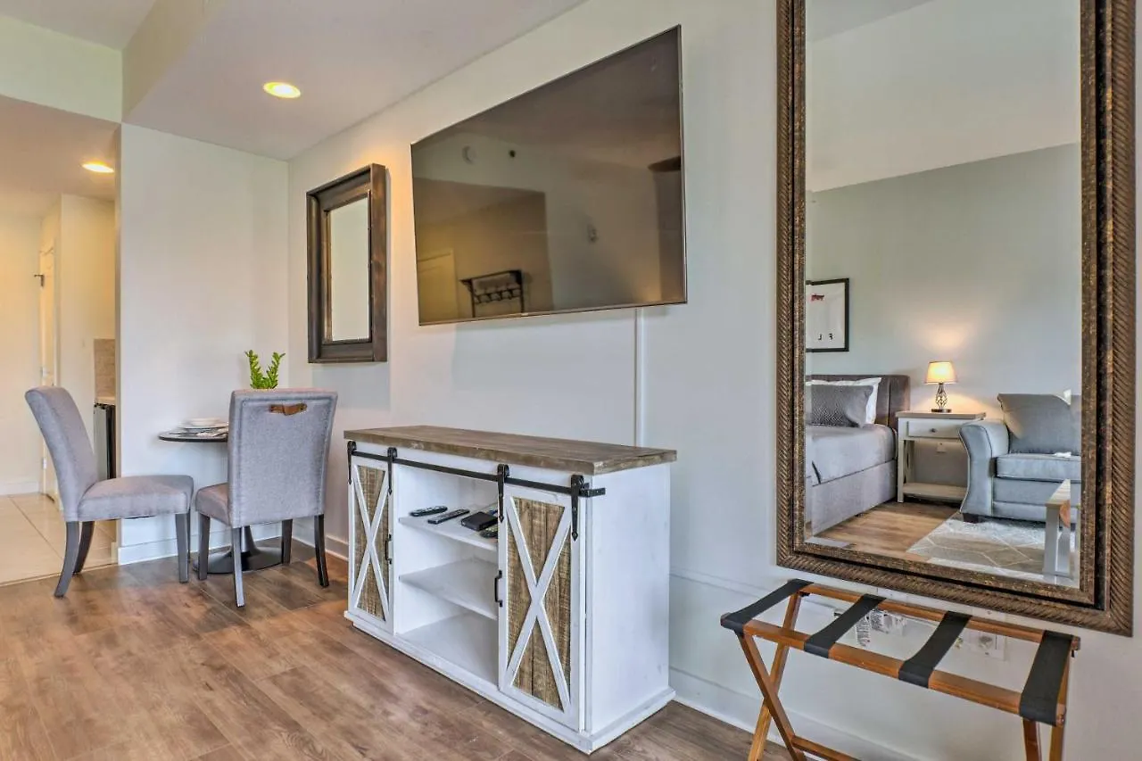 Coastal Patio And Free Amenities! Apartman