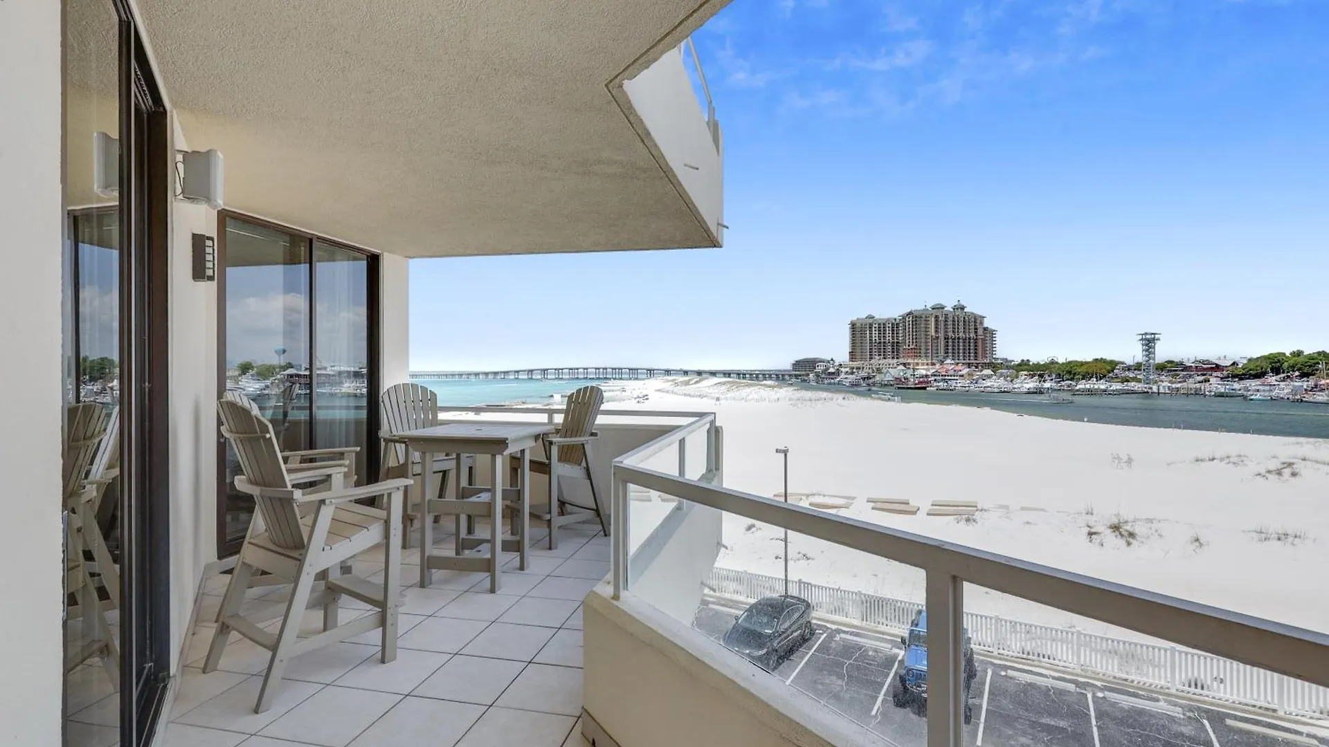 Apartment East Pass Towers 305