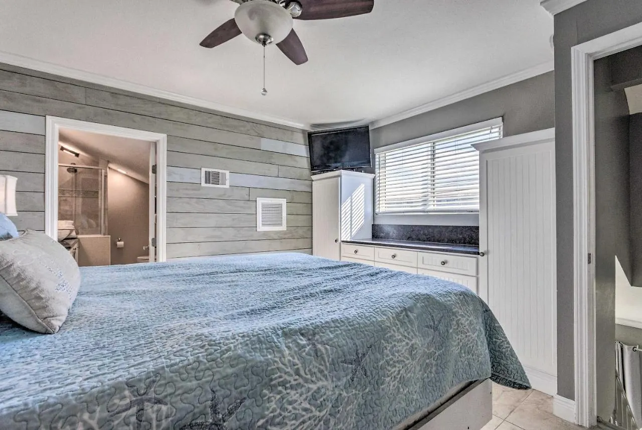 Vibrant Family 100 Feet To Private Beach! Destin