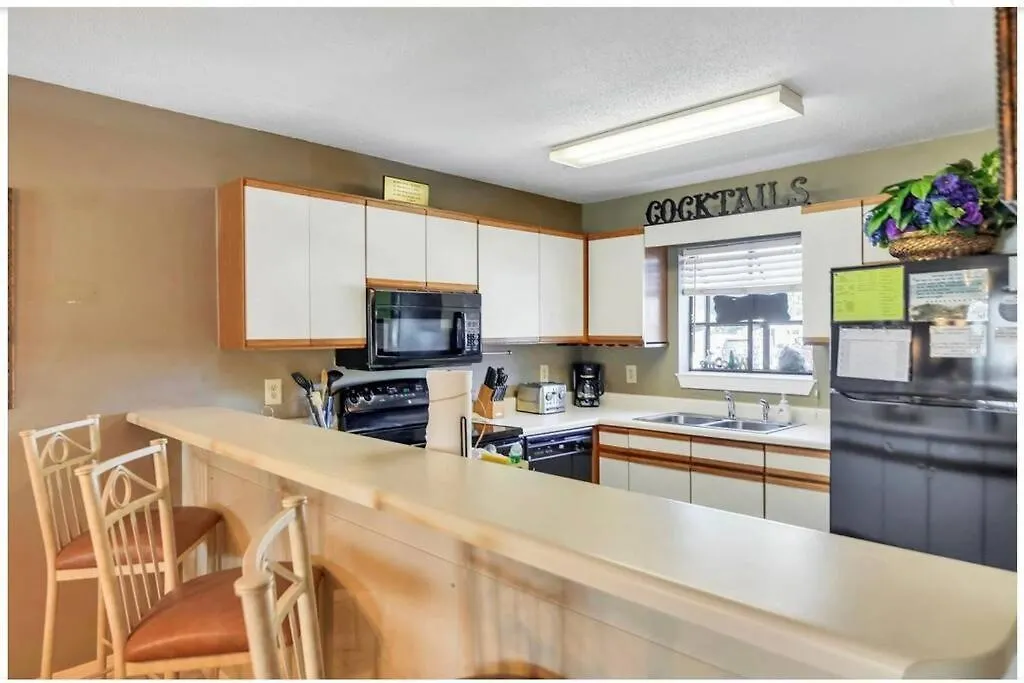 New Listing!!! 4 Min Walk To The Beach! *