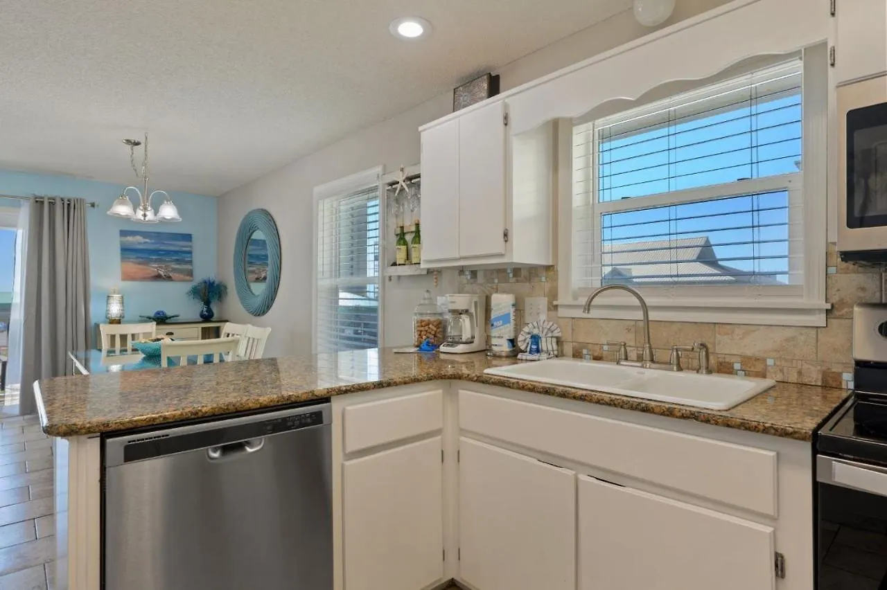 200 Yds To Private Gated Access- 3br-2ba- Quiet Location In The Heart Of Destin! *