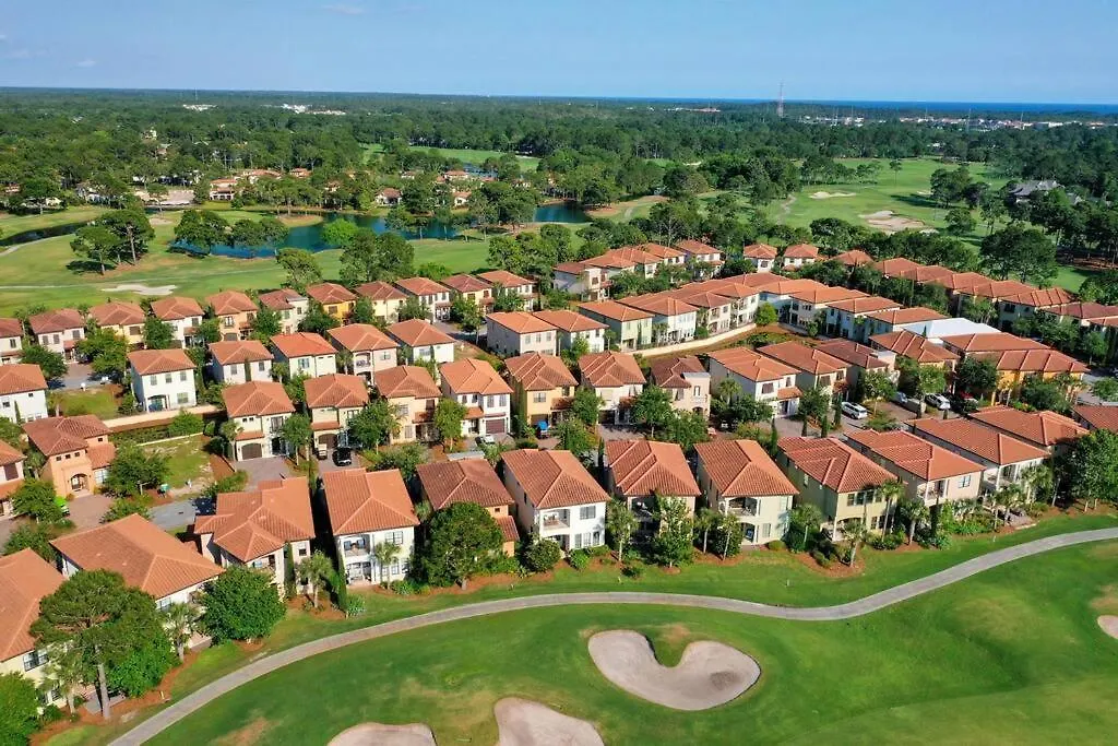 Large 4 Bedroom With Bunk And 2 Golf Carts! Holiday home Destin