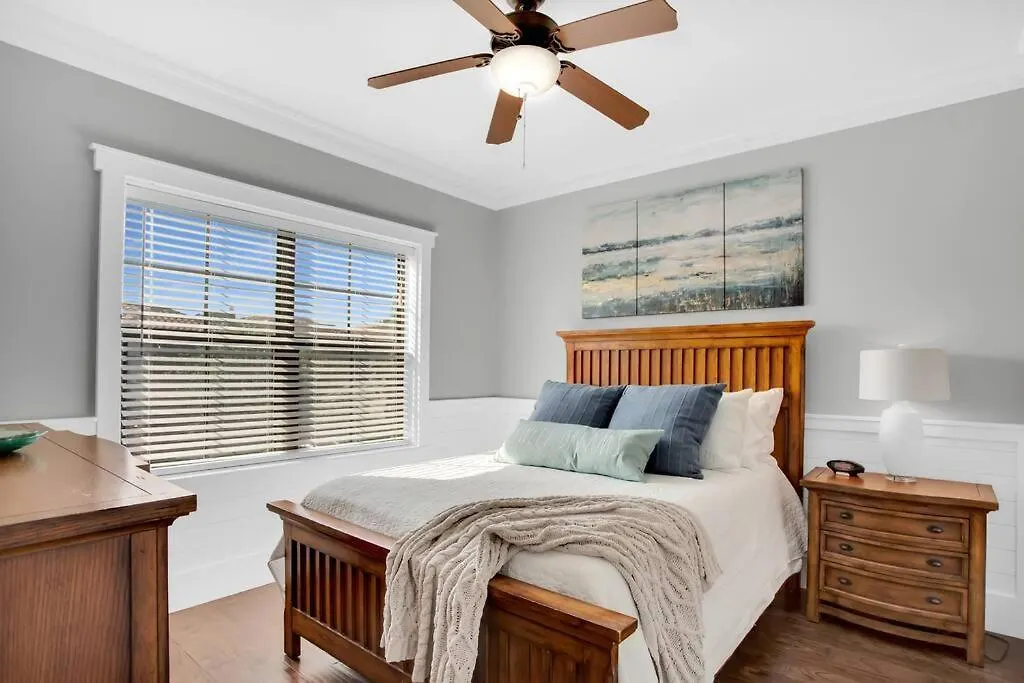 Large 4 Bedroom With Bunk And 2 Golf Carts! *