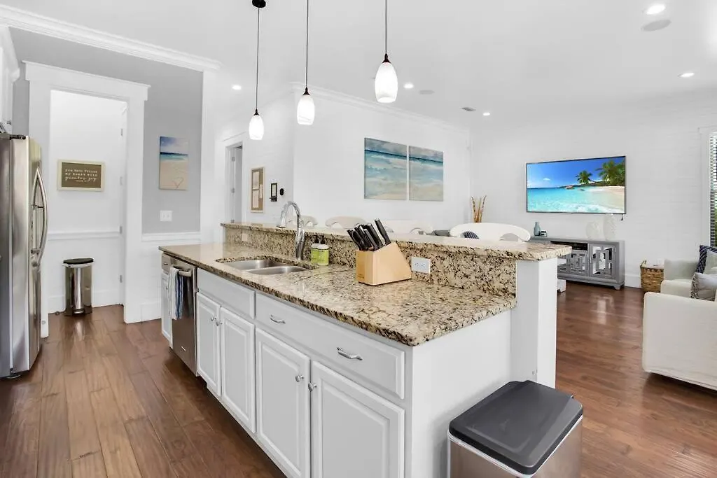 Large 4 Bedroom With Bunk And 2 Golf Carts!