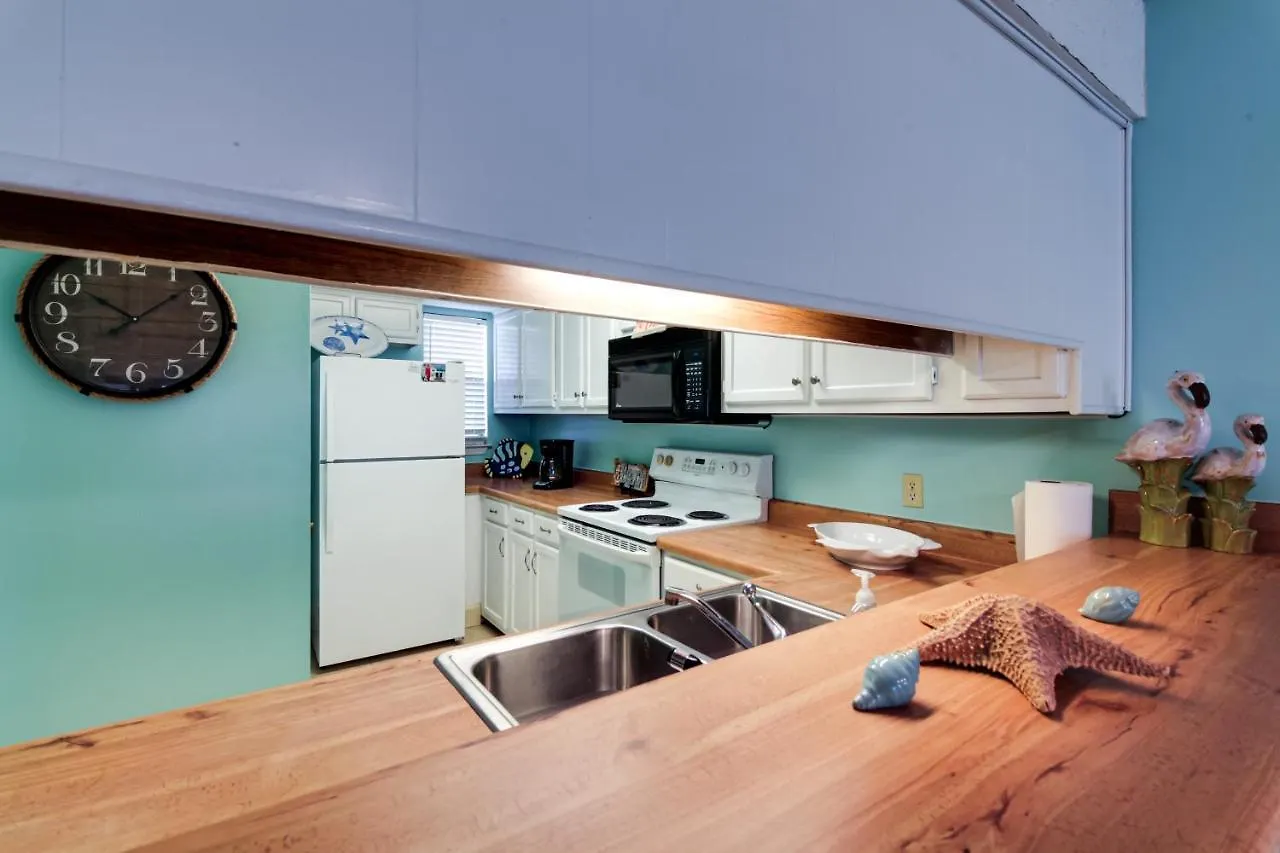 펜션 Townhome With Balcony - Walk To The Beach! *