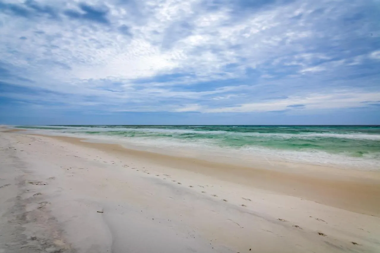 Townhome With Balcony - Walk To The Beach! 펜션