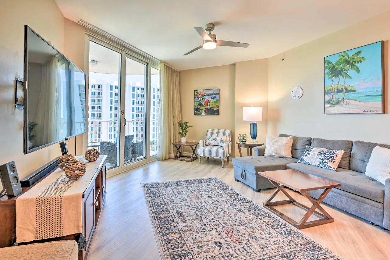 Modern With Balcony - Walk To Beach!