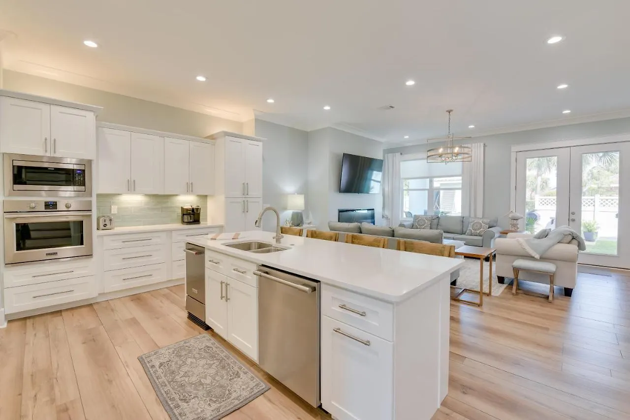 Holiday home Miramar Retreat With Pool Access And Fireplace! Destin