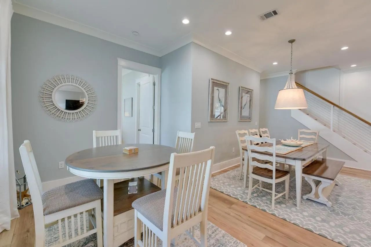 Miramar Retreat With Pool Access And Fireplace!