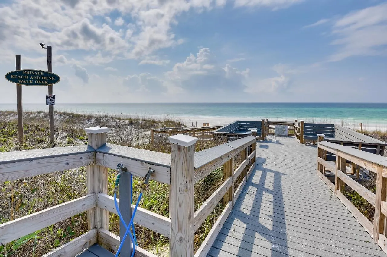 Miramar Retreat With Pool Access And Fireplace!