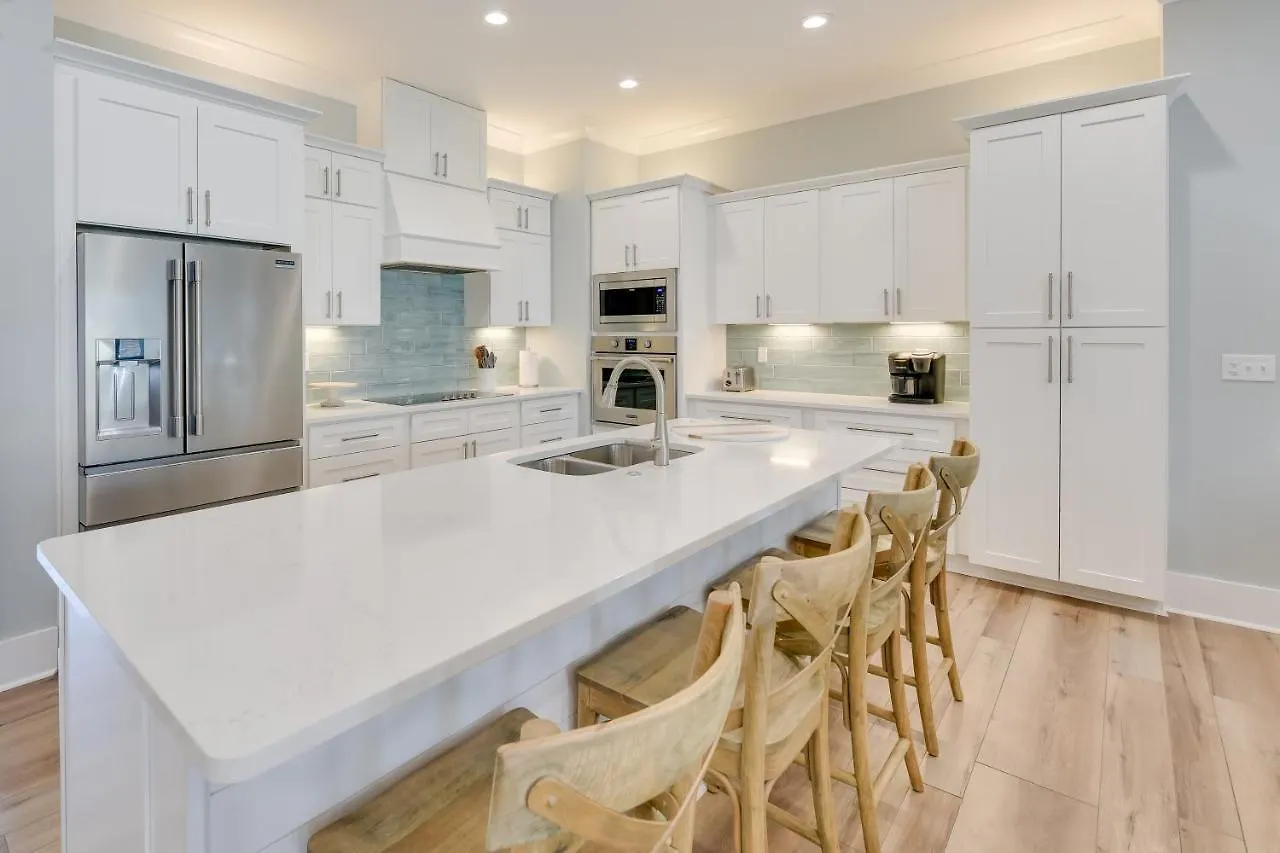 Miramar Retreat With Pool Access And Fireplace! *