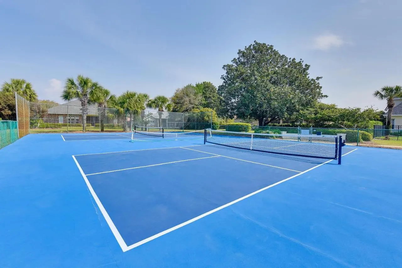 Miramar Retreat With Pool Access And Fireplace! *