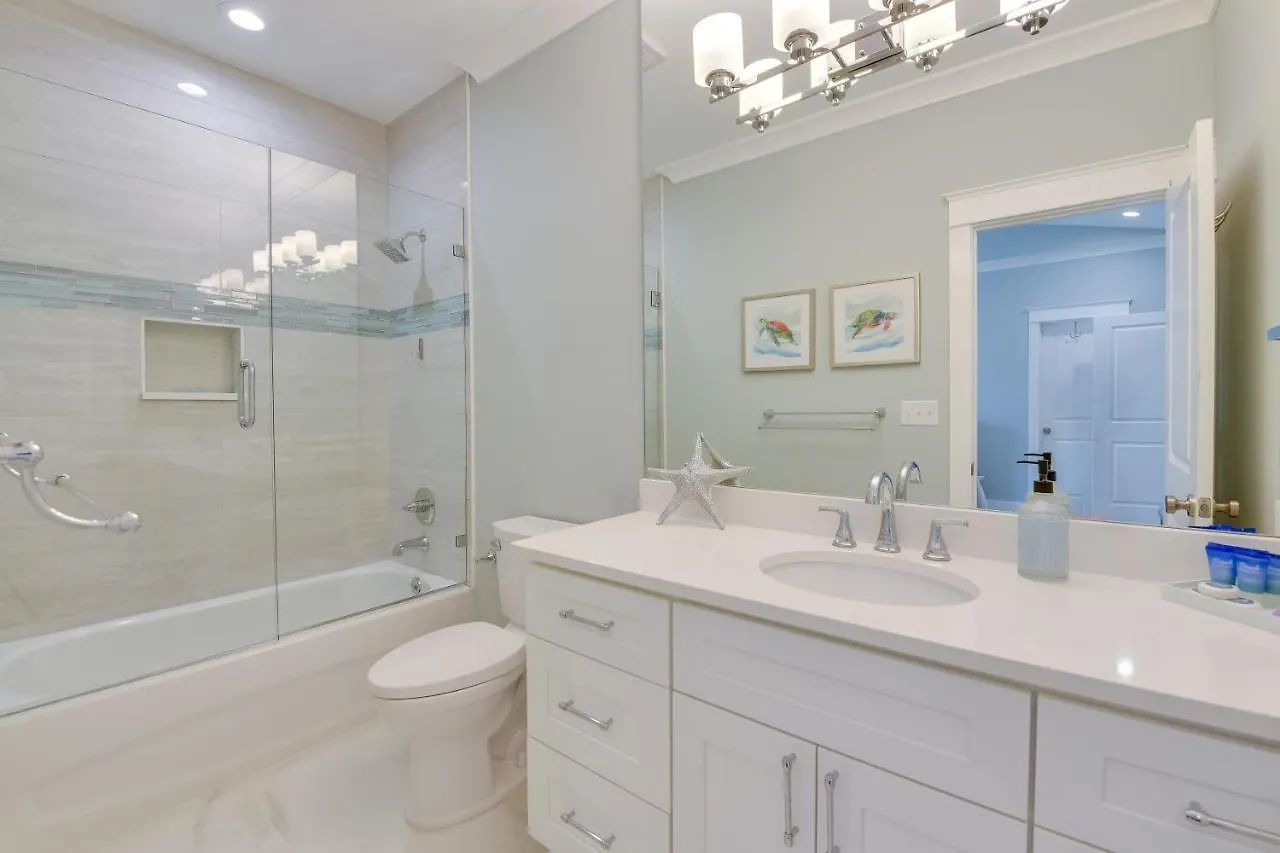 Miramar Retreat With Pool Access And Fireplace! Destin
