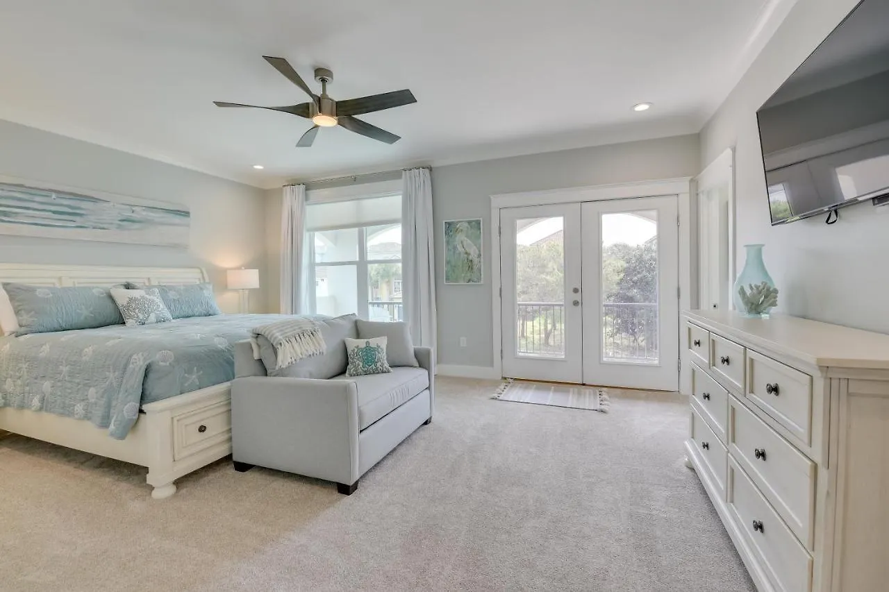 Holiday home Miramar Retreat With Pool Access And Fireplace!