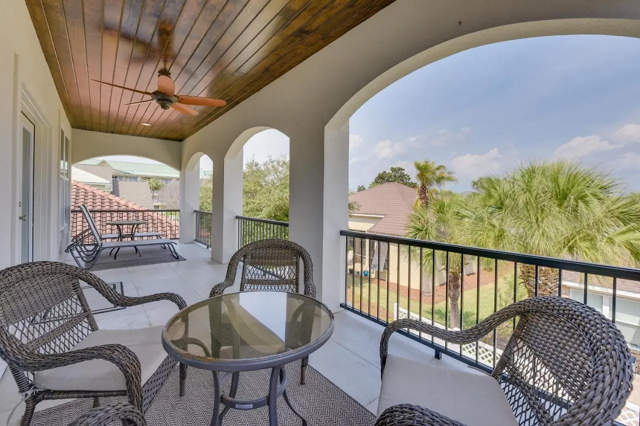 Miramar Retreat With Pool Access And Fireplace! Holiday home Destin