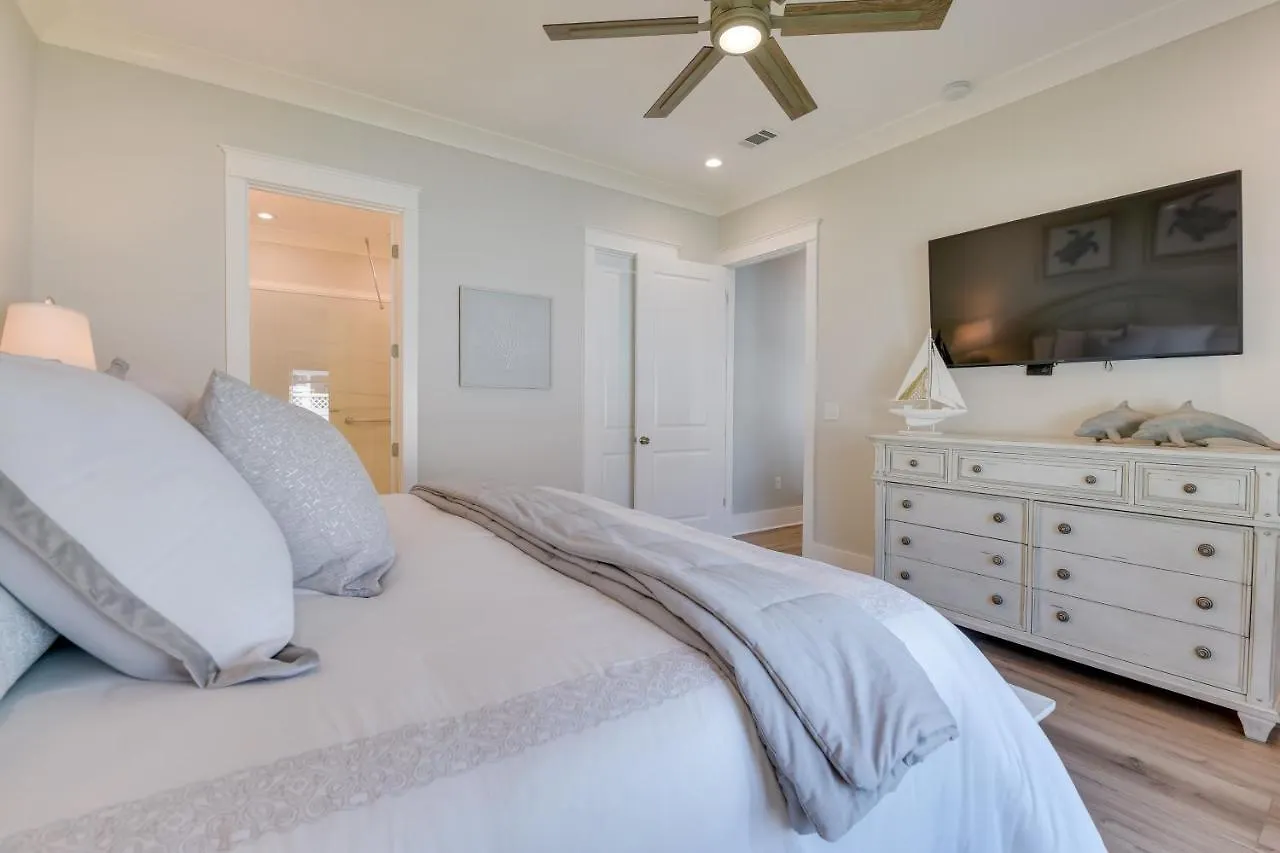 Miramar Retreat With Pool Access And Fireplace! *