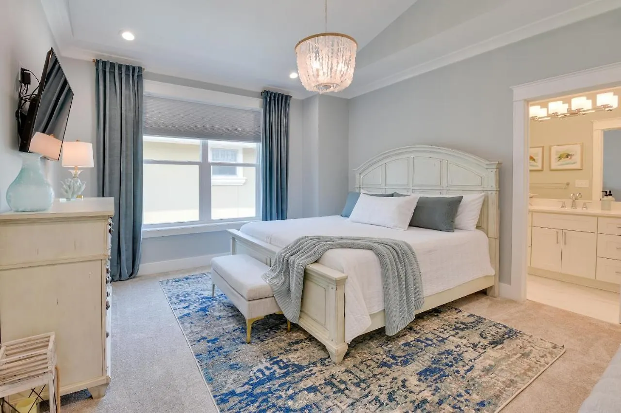 Miramar Retreat With Pool Access And Fireplace! Holiday home Destin