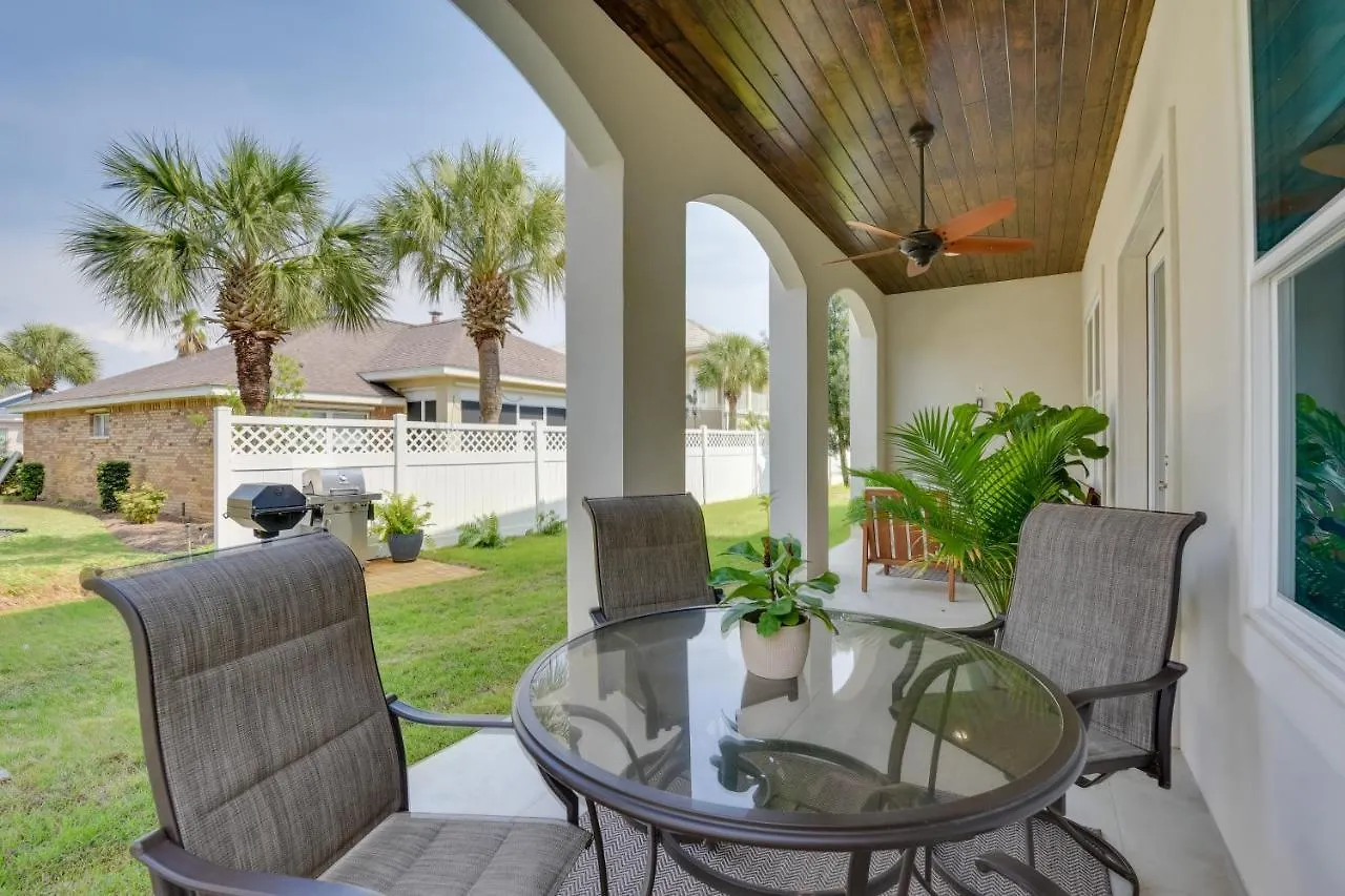 Miramar Retreat With Pool Access And Fireplace! Destin