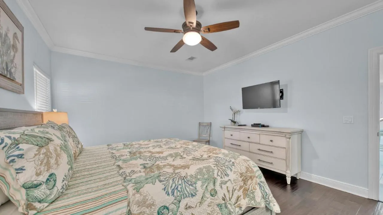 Have A Stunning Tahitian Daydream At Villages Of Crystal Destin